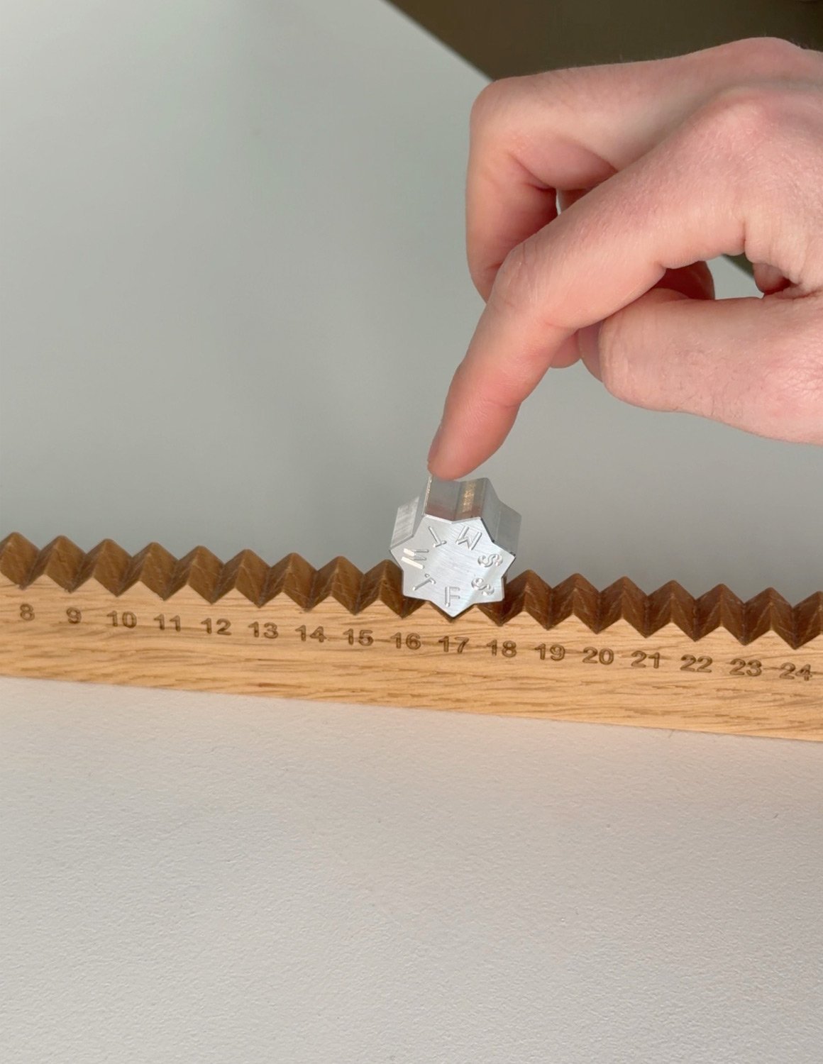 Calendario perpetuo in legno - immagine 3