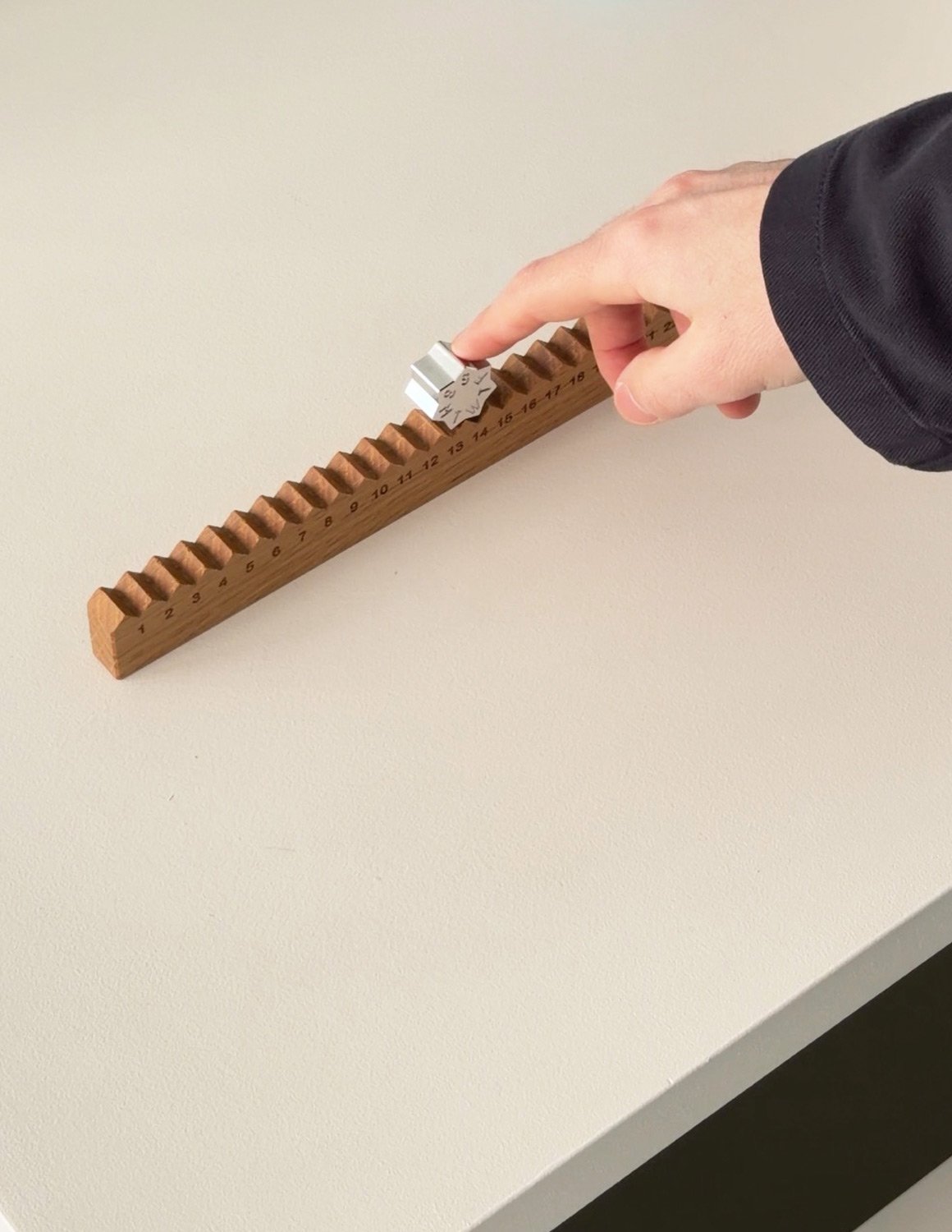 Calendario perpetuo in legno - immagine 2